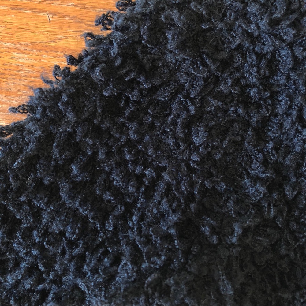 Black fuzzy sweater - Picture 7 of 7